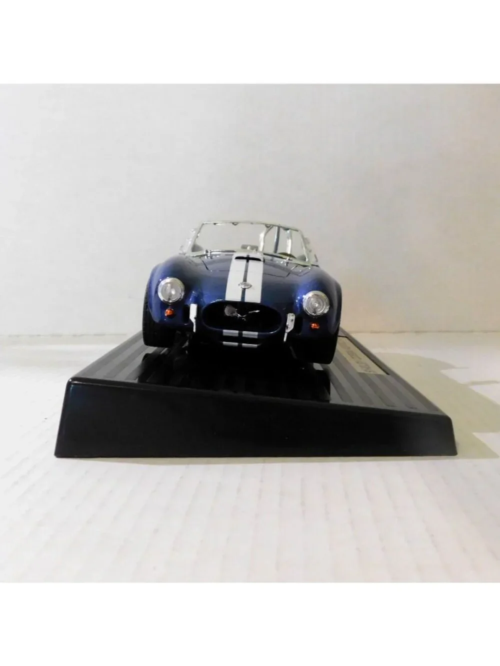1964 Shelby Cobra 427S/C Die Cast Model 1:18 Blue Scale Road Legends